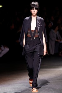 edie_givenchy_ss14_vogue_1.thumb.JPG.4cbc575190b8fe8852977ae80fe7673c.JPG