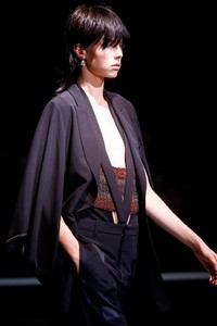 edie_givenchy_ss14_vogue_2.thumb.JPG.fe15cc6374d118aa92aefba4a8db7286.JPG
