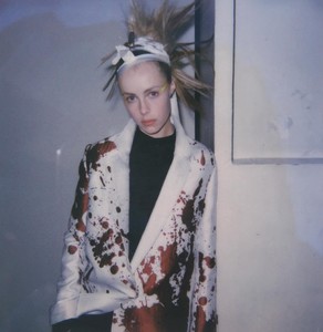 edie_haider_ackermann_ss17_thurstanredding.thumb.jpg.af8ab416d93c559184ed868742dcc117.jpg