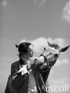 edie_harpersbazaar_independent_1sep13.thumb.jpg.2a8e7dd048bea1a989a4352f8d4881a5.jpg