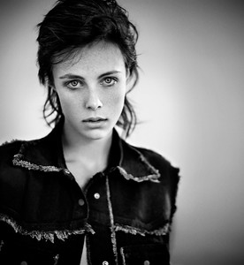 edie_love_aw13_boo_george_vogue.thumb.jpeg.0d90850c33334fc3fc42d43983a499e3.jpeg