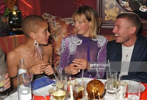 edie_love_miu_miu_18sep17_gettyimages_2.thumb.jpg.fb25a8d7550318eb15b88d2aa489f9e9.jpg
