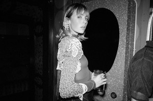 edie_love_miu_miu_19sep17_jamesdkelly.thumb.jpg.763ceab85baee160fc8b6ca4926f0970.jpg