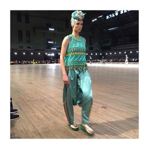 edie_marc_jacobs_ss18_enricaponzellini.thumb.jpg.988632638d7049a9a011f8d33ffdadc7.jpg