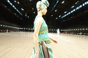 edie_marc_jacobs_ss18_heywomancom.thumb.jpg.d82a231af0cc4c66cfb26b8f4035c3b0.jpg