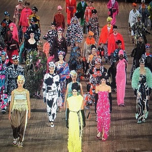 edie_marc_jacobs_ss18_kegrand.thumb.jpg.fdae68b8f5c4e7e25d646c30154a4737.jpg