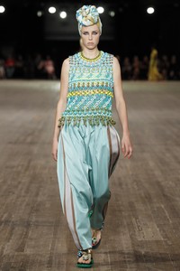 edie_marc_jacobs_ss18_marcjacobs.thumb.jpeg.5af779281d089260b47f31f0e3664bfb.jpeg
