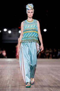 edie_marc_jacobs_ss18_nytimes.thumb.jpeg.81087621c2820aa9b1222e8fc85dff7b.jpeg