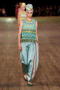 edie_marc_jacobs_ss18_wwd_1.thumb.jpg.b83b05a5bdf9d063afd0164771639f7a.jpg
