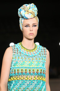 edie_marc_jacobs_ss18_wwd_2.thumb.jpg.5e1140196e15ed3492291f81057af7f7.jpg