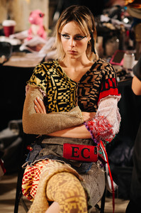 edie_matty_bovan_ss18_heromagazine_2.thumb.jpg.b9beb24057de5826d68a01bcba8dac16.jpg