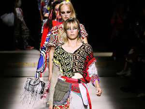 edie_matty_bovan_ss18_topshop.thumb.jpg.165a0e99a941c131caea9a0422cf5512.jpg