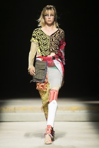 edie_matty_bovan_ss18_wonderlandmagazine.thumb.jpg.0ddc8f4355b2ce4a99288db4ba682a50.jpg