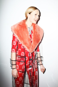 edie_miu_miu_aw17_backstage_carinbackoffphoto_2.thumb.jpeg.b8e4d56d66f442796408845f1ba21058.jpeg