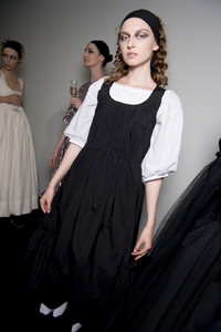 edie_molly_goddard_ss18_10magazine_2.thumb.jpg.9ff50c085a1d49ee12b0b8a5ce54008c.jpg