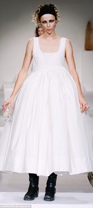 edie_molly_goddard_ss18_dailymail_1.thumb.jpg.f8c806764ff2a1a6e0c68785658bc82a.jpg