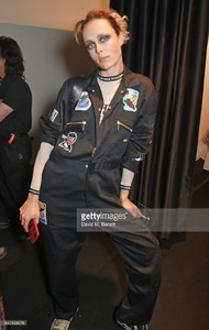 edie_molly_goddard_ss18_gettyimages_2.thumb.jpg.234d57e0ca06d4ccb513ad5b6bb71b14.jpg
