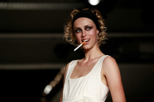 edie_molly_goddard_ss18_huffingtonpost_2.thumb.jpg.f83285bf766c89699b925a0c491cb215.jpg