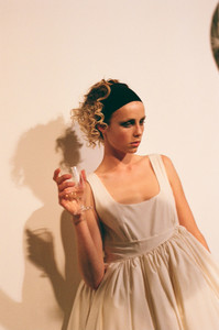 edie_molly_goddard_ss18_id.thumb.jpg.7e7ee52e9abee99d47e00651f8442bc2.jpg