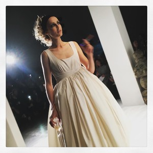 edie_molly_goddard_ss18_malinajoseph.thumb.jpg.4a8033a368773120f9e9e4589689a589.jpg