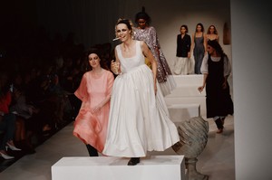 edie_molly_goddard_ss18_nytimes.thumb.jpg.323f48ac0e4ddf687f0b295391b3f6cc.jpg