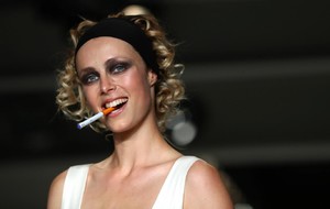 edie_molly_goddard_ss18_standard_1.thumb.jpg.b675261190dd95a9197e46d03b3c089a.jpg