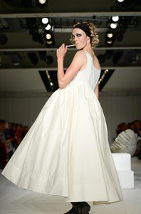 edie_molly_goddard_ss18_standard_2.thumb.jpg.e35f46fe4e8724d27c59ccdaa7fa9ba1.jpg