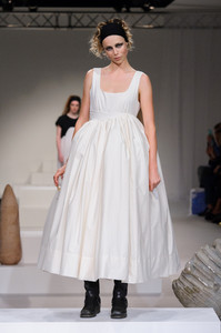 edie_molly_goddard_ss18_theimpression_1.thumb.jpg.827a405cb0d7d2a467be47257c82cd13.jpg