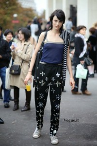edie_sacai_ss14_whowhatwear.thumb.jpg.93f19538588db2e1299d6fa74304d502.jpg