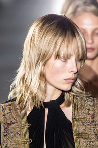 edie_saint_laurent_ss17.thumb.jpg.956c569c659fac76c272571e12de95a5.jpg
