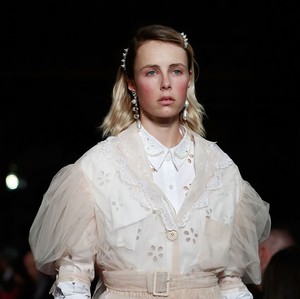 edie_simone_rocha_ss18_telegraph.thumb.jpg.34c65d51d162053d55cf9462a9894ca8.jpg