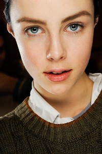 edie_stella_mccartney_aw13_vogue_2.thumb.jpeg.0ab6c10ae6de9768d180dcfcb406a811.jpeg