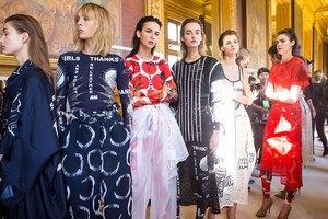 edie_stella_mccartney_ss17_4.thumb.jpg.f5c73d0a8a244c396b7800047ce9eb70.jpg