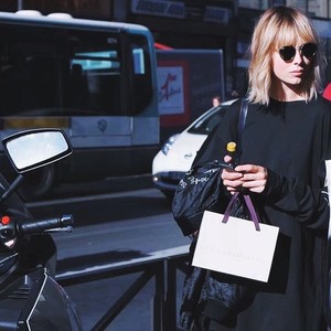 edie_stella_mccartney_ss17_5.thumb.jpg.9ec15a16a7d6294dfe47d6dd4d968a68.jpg