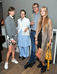 edie_viva_london_3sep13_elle.thumb.jpg.4123fcf82f3e469f7c3a5c07ddab3b40.jpg