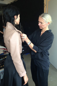 edie_vogue_germany_nov13_bts_vogue_2.thumb.jpg.f1dbb922ac0df6aba0b54d5ef0538338.jpg
