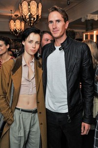 edie_vogue_lfw_15sep13_tatler.thumb.jpg.feec5f3b45ad5a294b5cc67a96e342a4.jpg