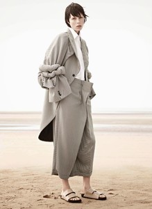 edie_vogue_paris_nov13_iiiinspired_2.jpg