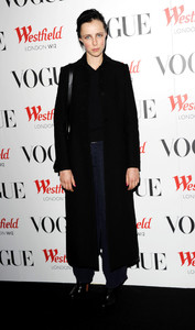 edie_vogue_pop_up_30oct13_zimbio_2.thumb.jpeg.bf91317d7f65444306b3b328ef6e91c7.jpeg