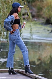 eiza-gonzalez-out-in-vancouver-91217-22.jpg