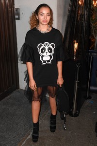 ella-eyre-londunn-x-missguided-collection-launch-party-in-london-09-16-2017-4.jpg