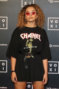 ella-eyre-voxi-launch-party-in-london-uk-08-31-2017-1.jpg