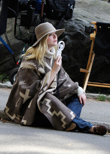 elle-fanning-filming-an-untitled-woody-allen-film-in-nyc-92617-36.jpg
