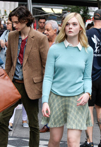 elle-fanning-filming-an-untitled-woody-allen-film-in-nyc-92617-4.jpg