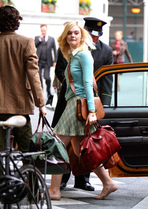 elle-fanning-filming-an-untitled-woody-allen-film-in-nyc-92617-8.jpg