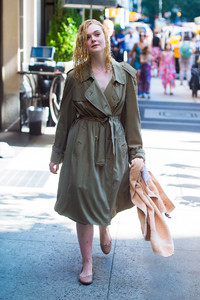 elle-fanning-filming-an-untitled-woody-allen-film-in-nyc-92617.jpg