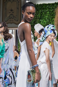 emilio-pucci-rs18-2877.thumb.jpg.cdc1638f964828a2fd48180c6f9665b3.jpg