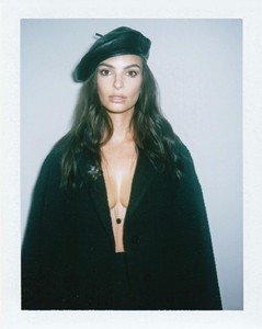 emily_ratajkowski_cover_story_madame_figaro_3.jpg