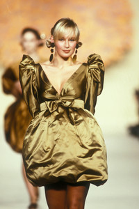 enrico-coveri-fw-1987-2.thumb.JPEG.02109964cf9a59b827085bf3a2e54ba7.JPEG