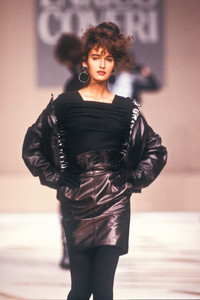 enrico-coveri-fw-1988-5.thumb.JPEG.f19b64050082b332c4cd27c4ed31e09a.JPEG